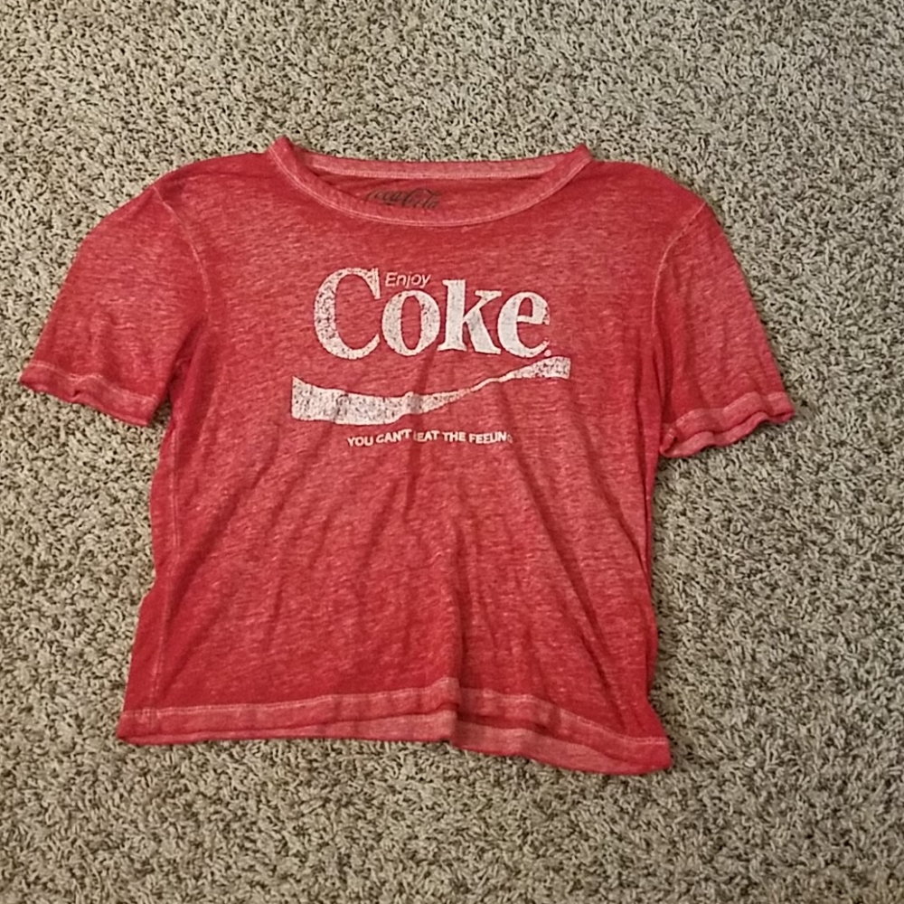 Red coca cola t shirt